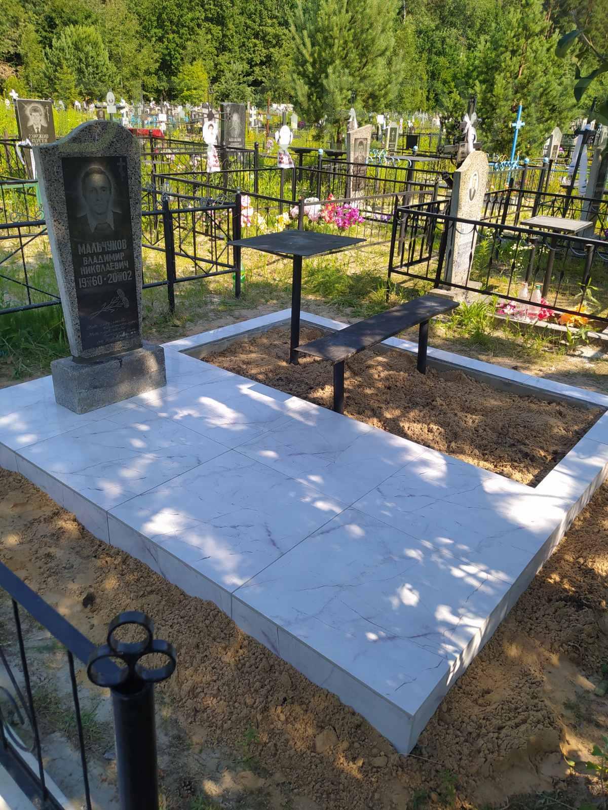 памятник на могилу из мрамора