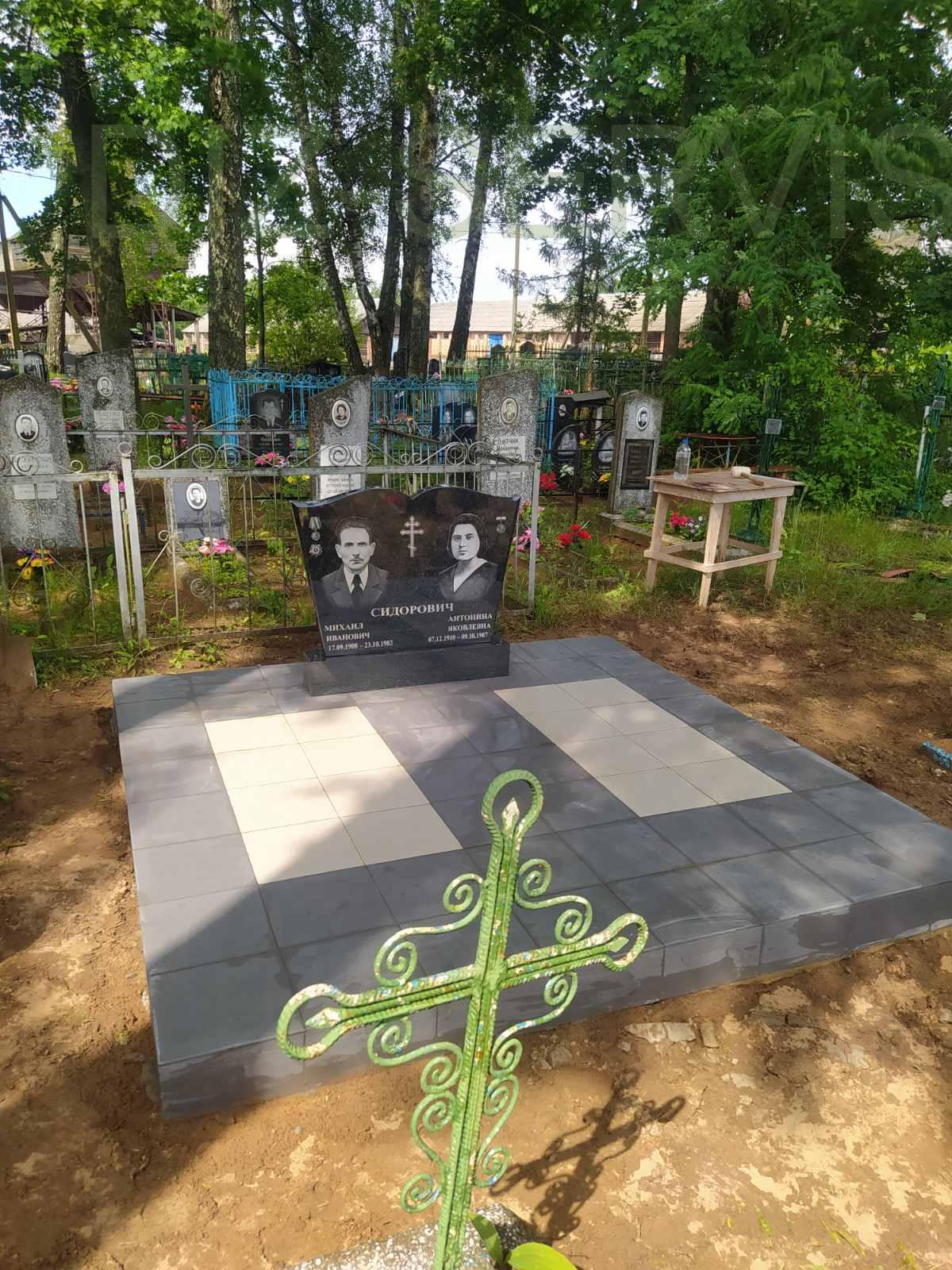 памятники из гранита фото
